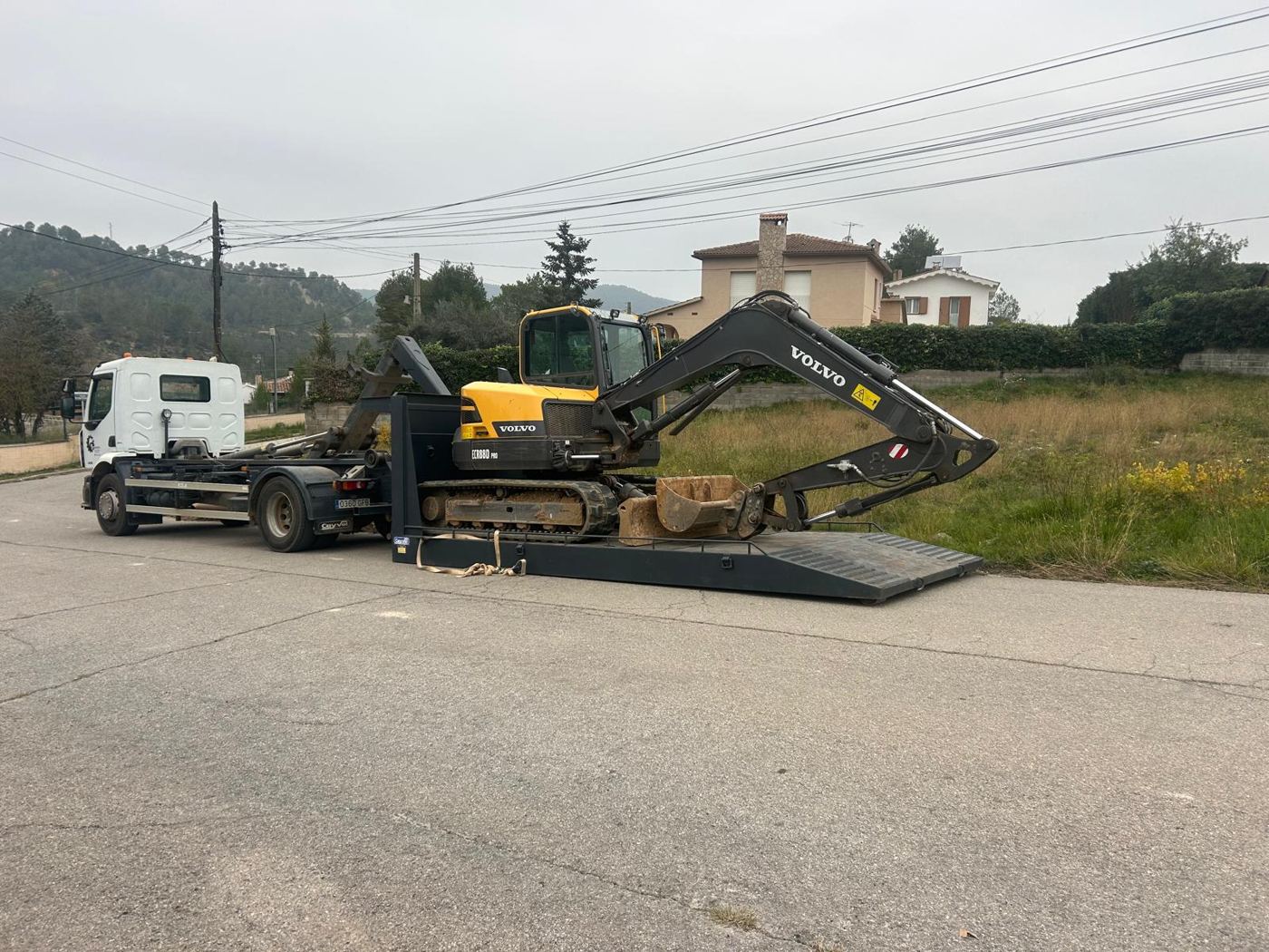 Alquiler de maquinaria con operador — obra real de Excavaciones Buendía