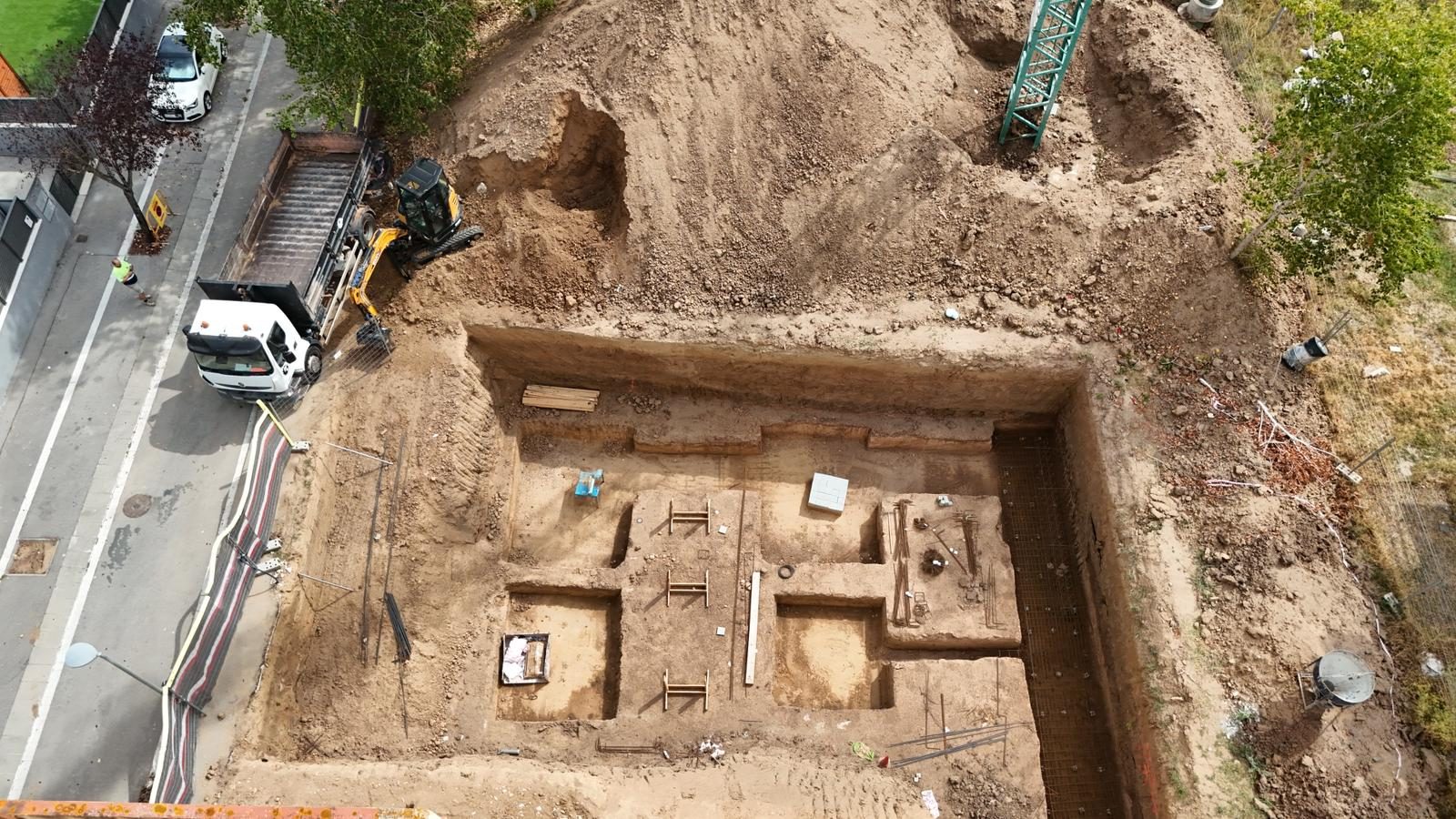 Rebaje y nivelación de terrenos — obra real de Excavaciones Buendía