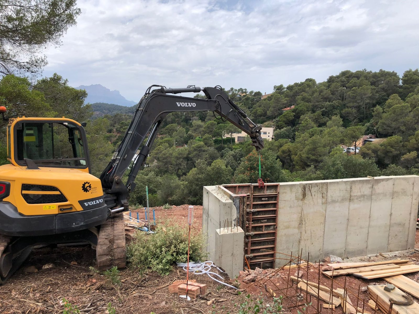 Preparación para muros de contención — obra real de Excavaciones Buendía